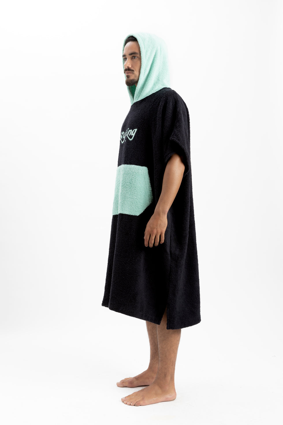 Ponchos Bordado - Negro/verde loading=