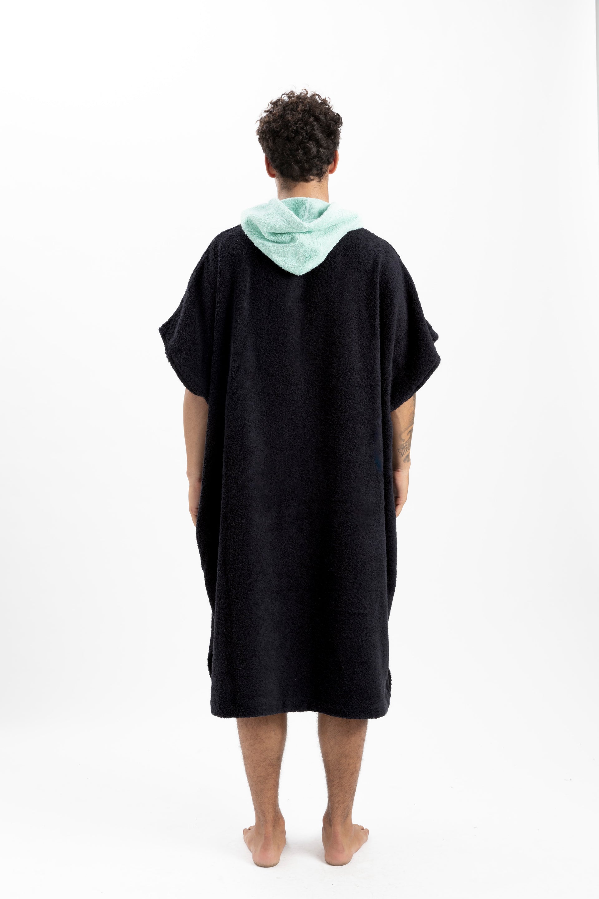 Ponchos Bordado - Negro/verde