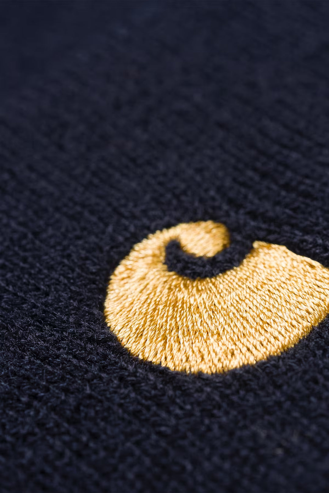 Gorro Carhartt Wip Chase Beanie - dark navy/gold